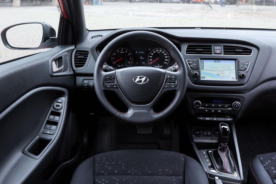 Панель приборов Hyundai i20 (IB) 2018 года  (WW) (фото 17 из 43)